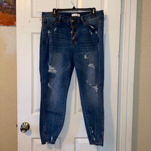 KanCan jeans size XL, these fit like a 18W in excellent condition. J118